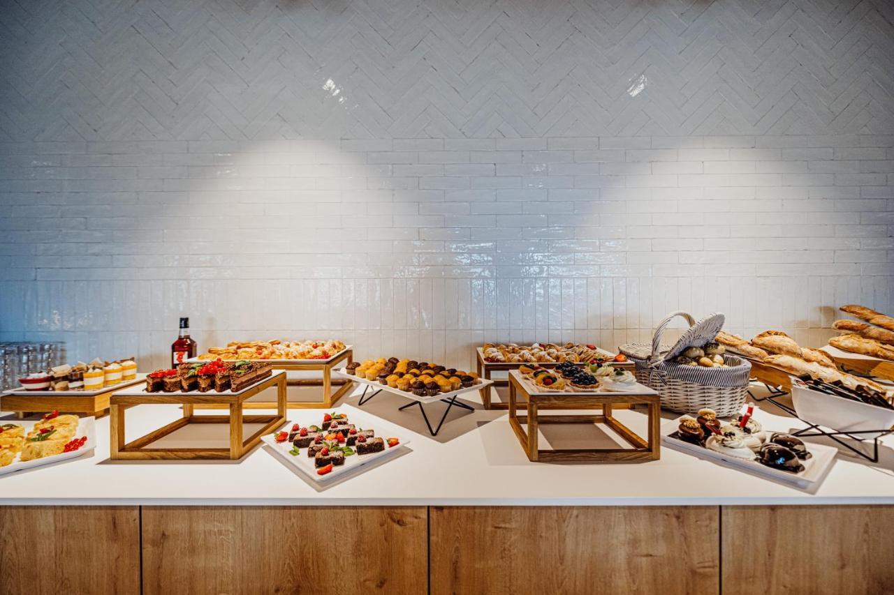 Elements Hotel&Spa Świeradów-Zdrój Εξωτερικό φωτογραφία A buffet at a restaurant