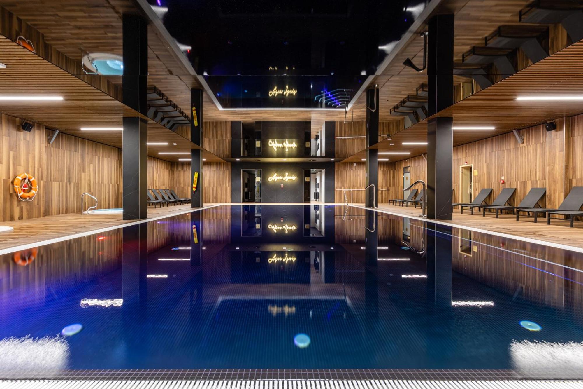 Elements Hotel&Spa Świeradów-Zdrój Εξωτερικό φωτογραφία The swimming pool at the hotel