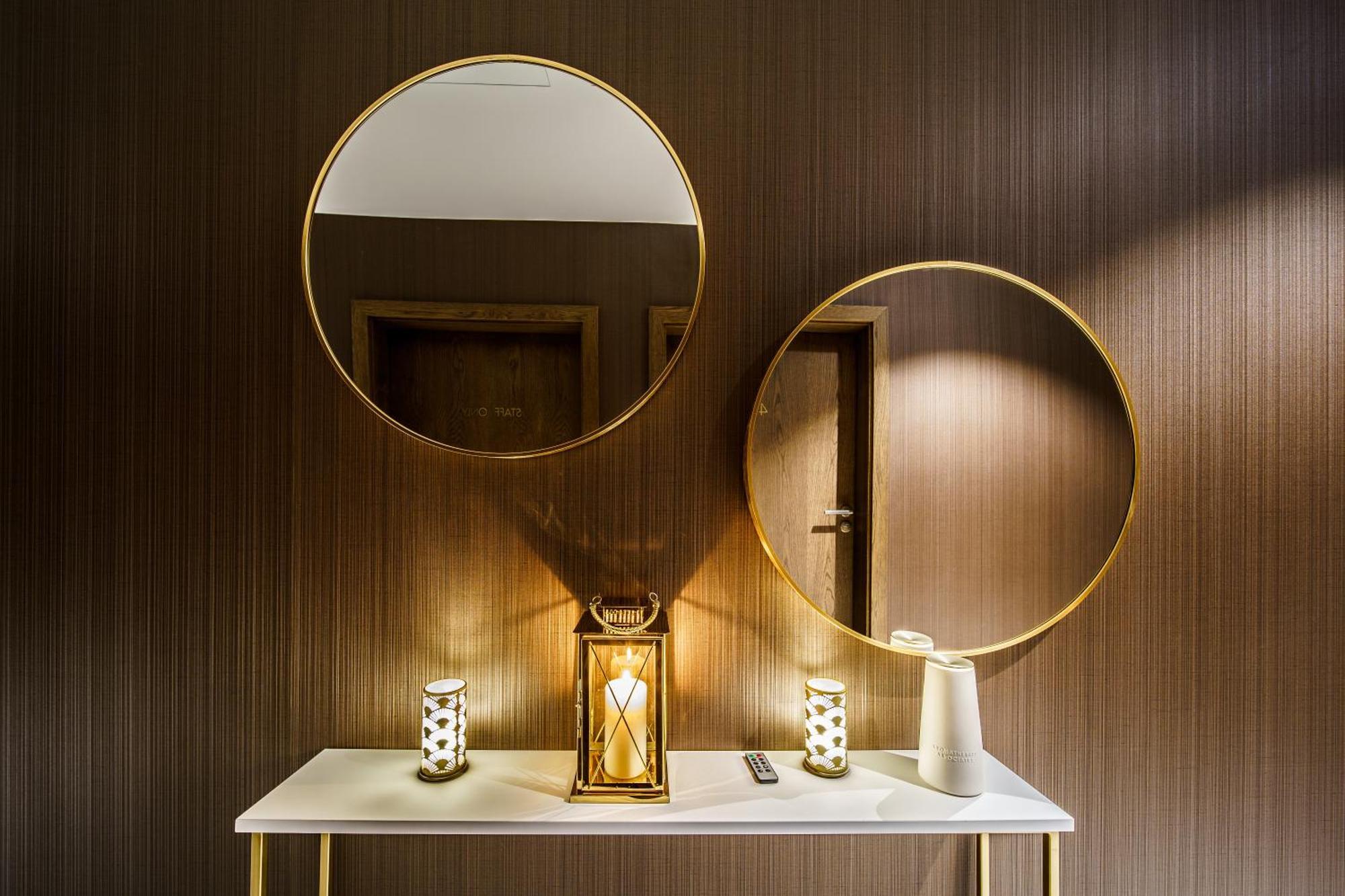 Elements Hotel&Spa Świeradów-Zdrój Εξωτερικό φωτογραφία A modern console table